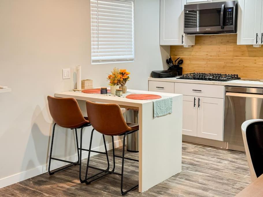 Private-Suite, Kitchen, Laundry, Rainfall Shower, 4Ktv El Centro Eksteriør bilde